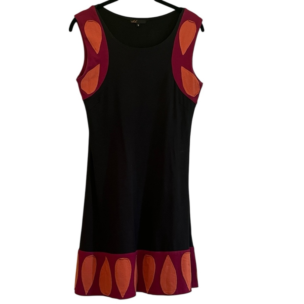 Vfish Colorblock Applique Sleeveless Black Shift Dress